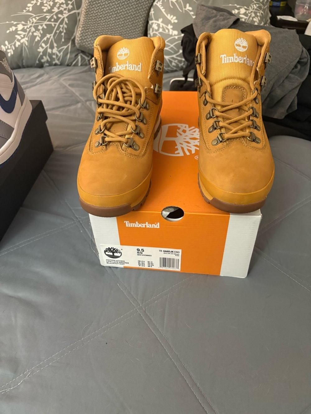 Timberland Tan/Yellow Work-Style Boots - Picture 3 of 3